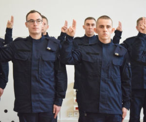 Nowi policjanci na Podkarpaciu. 5 policjantek i 12 policjantów złożyło ślubowanie [FOTO]