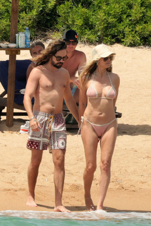 Heidi Klum uczy kąpieli w morzu