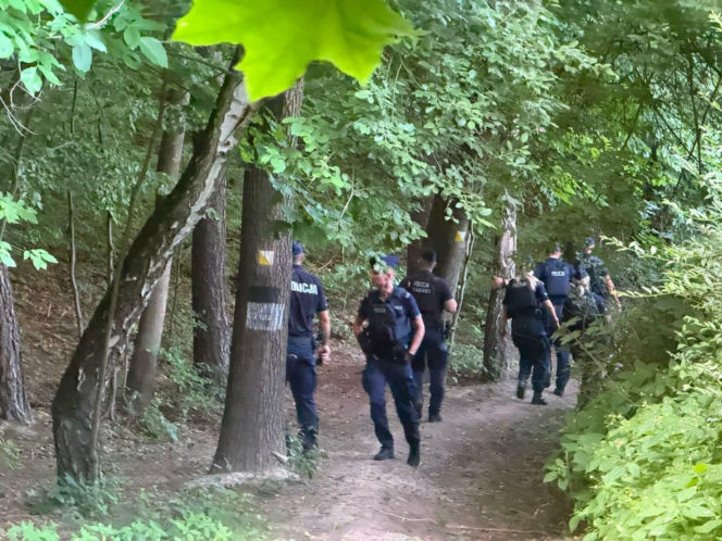 Tragedia w Borkowie. Nie żyje kobieta, policja prowadzi poszukiwania jej męża