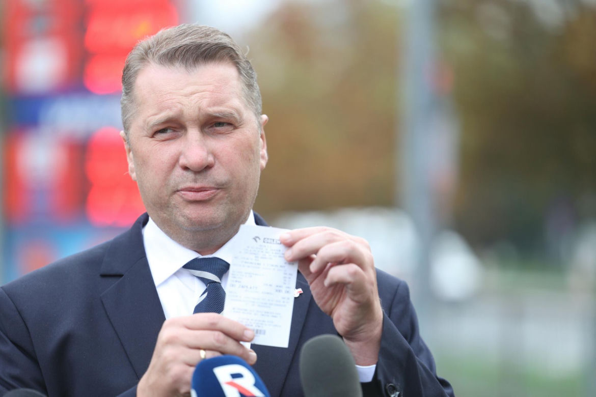 Konferencja Przemysława Czarnka na stacji Orlen