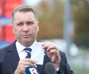 Konferencja Przemysława Czarnka na stacji Orlen