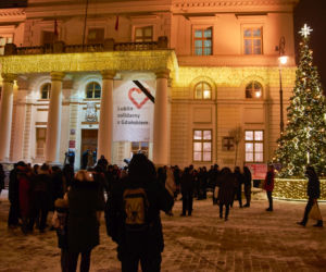 Lublin solidarny z Gdańskiem. Setki osób przed ratuszem