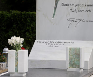 Nowy grób Pawła Królikowskiego na Powązkach Wojskowych