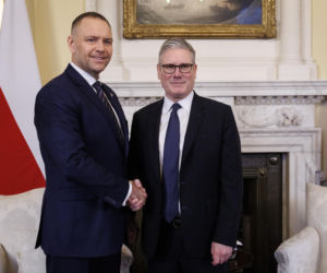 Zdjęcia Nawrockiego ze Starmerem ujawniają ukryty przekaz. Tego nie zauważysz na pierwszy rzut oka!