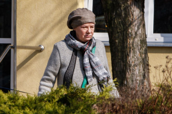 Kotulanka wyrzuca flaszkę