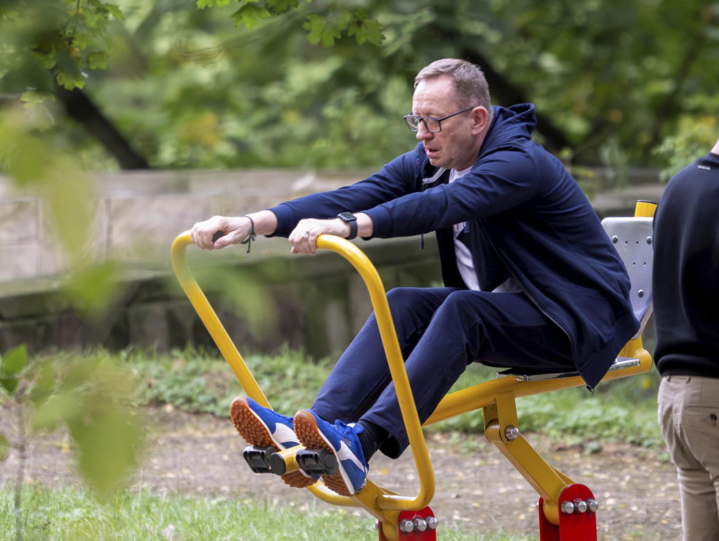 Były minister z PiS Robert Telus na siłowni