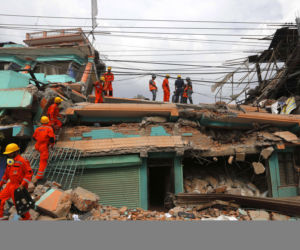 Ziemia pochłonęła Nepal