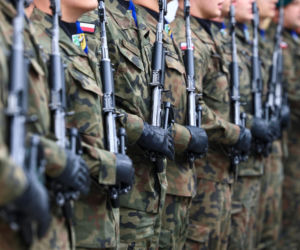 Pobór do armii? Polacy podzieleni niemal po połowie 