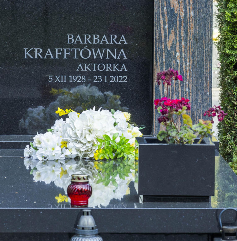 Barbara Krafftówna i jej skromny grób.