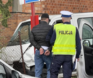 Dramat pod Wołominem. Pijany kierowca busa skosił dwóch pieszych. W akcji śmigłowiec LPR