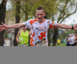 Wings for Life 2023. Tysiące biegaczy na ulicach Poznania