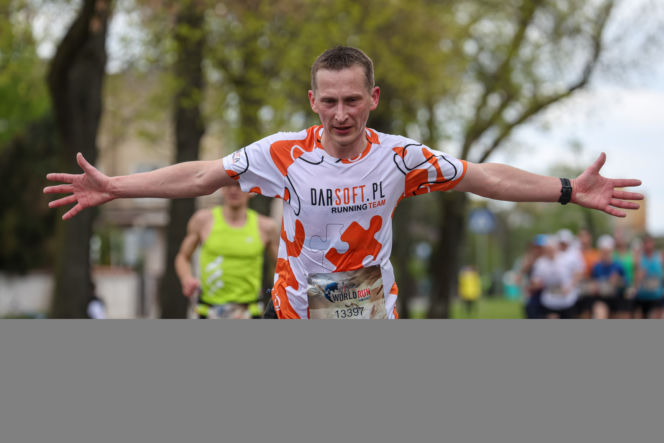 Wings for Life 2023. Tysiące biegaczy na ulicach Poznania