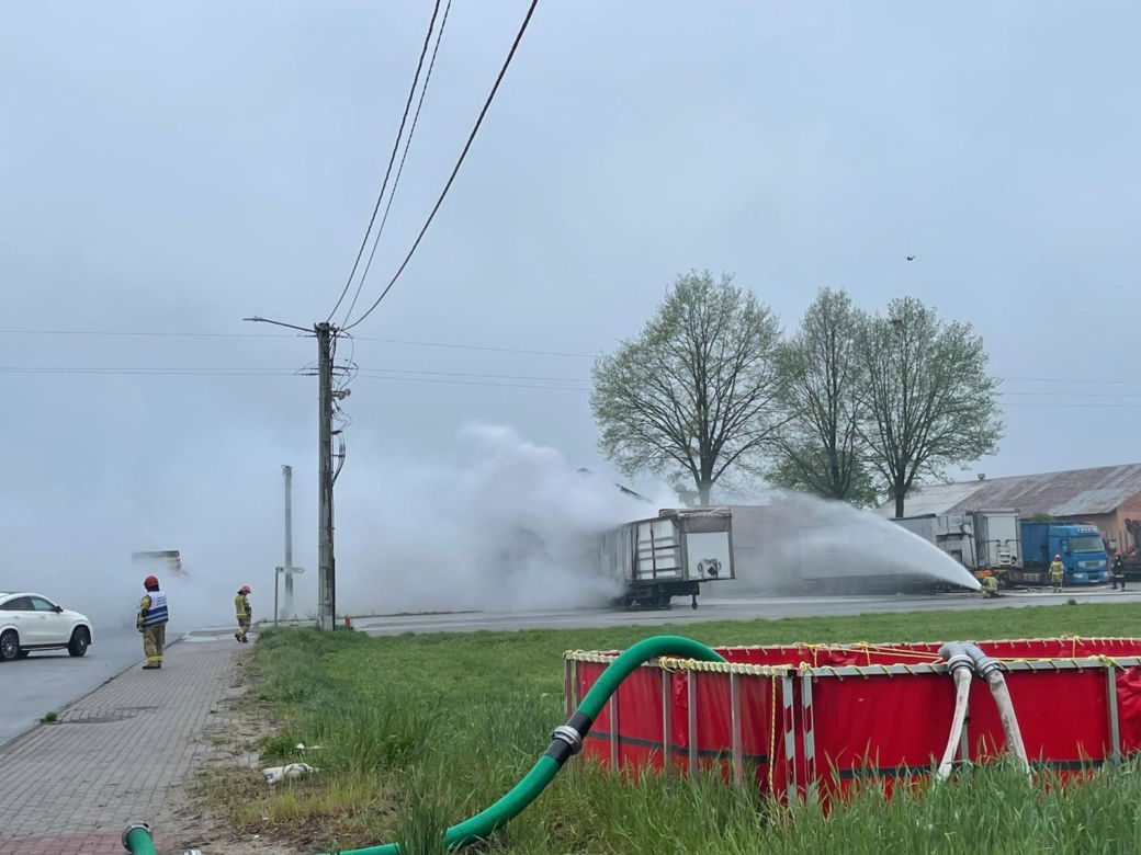 Gigantyczny pożar w Wielkopolsce! Płonie magazyn energii, ewakuowano 65 osób