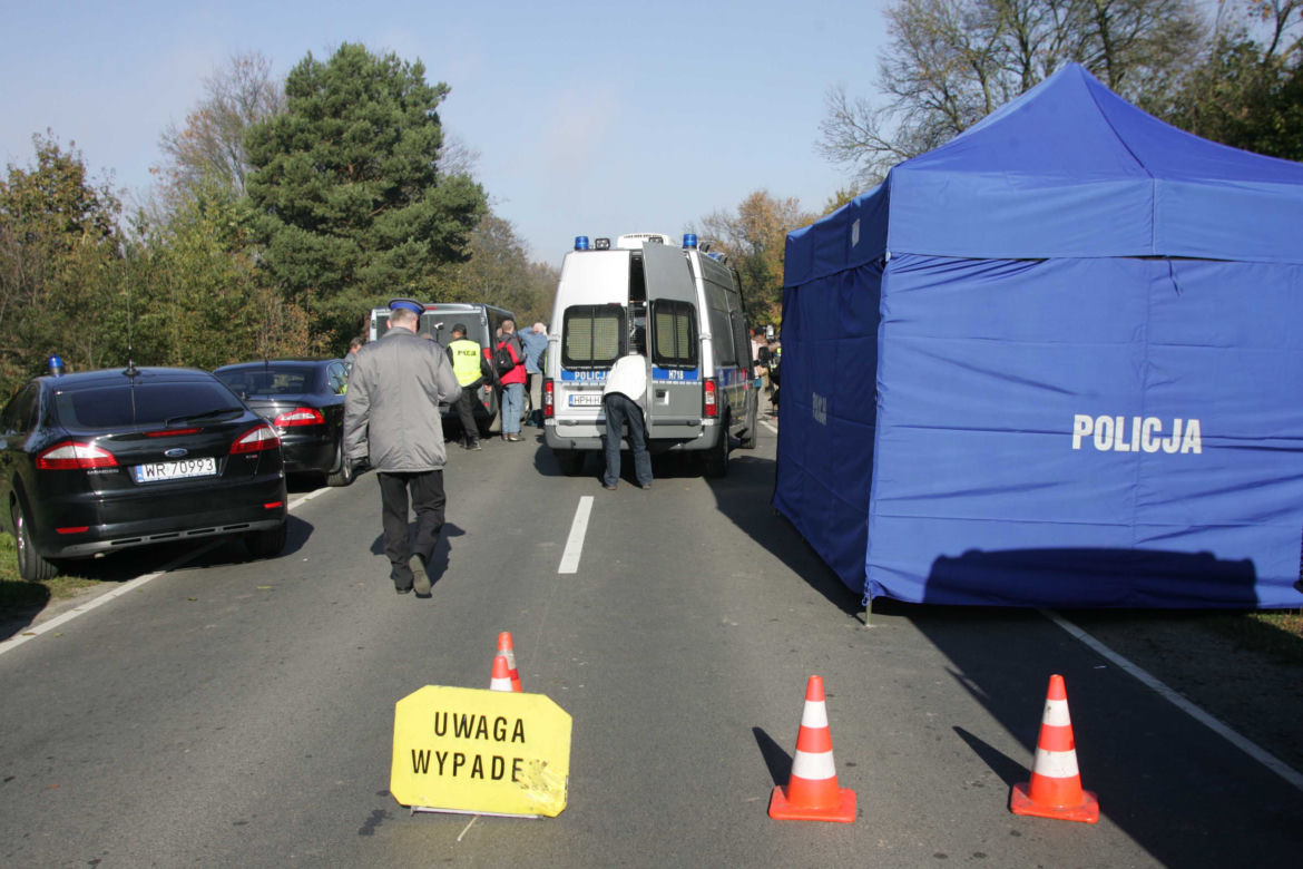 Wypadek pod Nowym Miastem: Policja bada dwie wersje zdarzeń