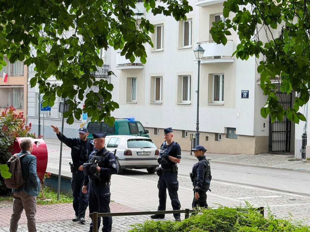 Pilna akcja służb w centrum Kielc. Zablokowana ulica Wesoła