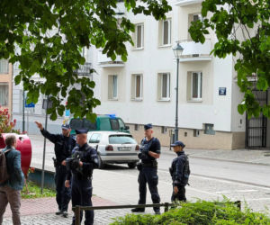 Pilna akcja służb w centrum Kielc. Zablokowana ulica Wesoła