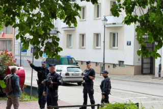 Pilna akcja służb w centrum Kielc. Zablokowana ulica Wesoła