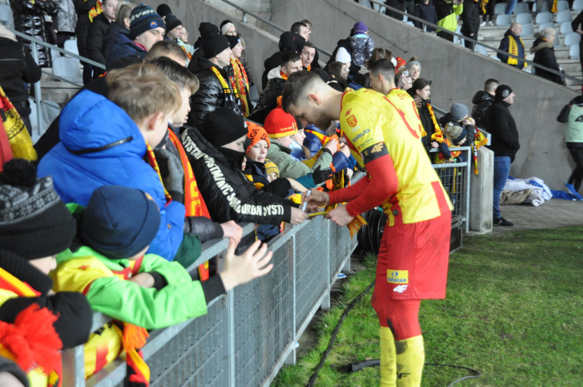 Korona Kielce - ŁKS Łódź. Zdjęcia kibiców na Suzuki Arenie