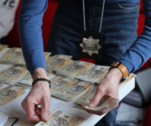 Akcja CBŚP: Rozbito gang ułatwiający pobyt nielegalnym imigrantom