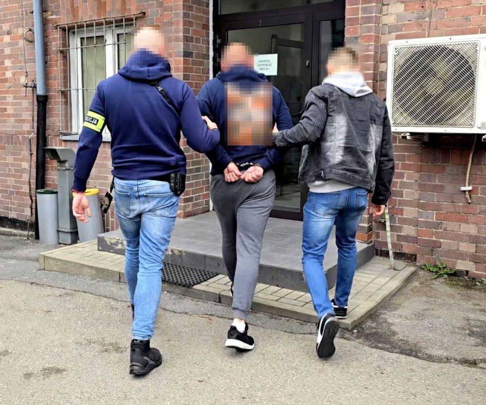 Agresywny pasażer uderzył kierowcę i ukradł pieniądze. To recydywista