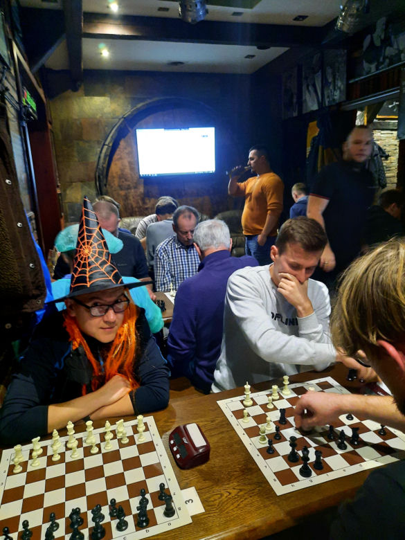 Halloweenowy turniej szachowy w Hard Rock Pubie Pamela. Torunianie i goście bawili się doskonale