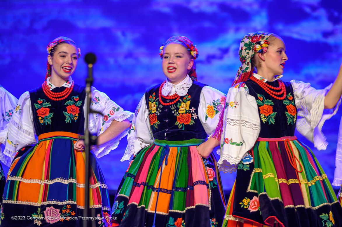 Jesienny koncert Zespołu Pieśni i Tańca Świerczkowiacy w Centrum Sztuki Mościce