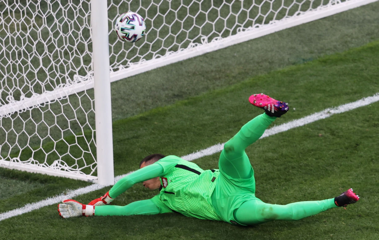 Ale wtopa Szczęsnego! Samobójczy gol Szczęsnego w meczu Polska - Słowacja