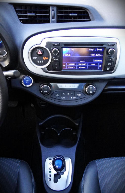 Toyota Yaris Hybrid 100