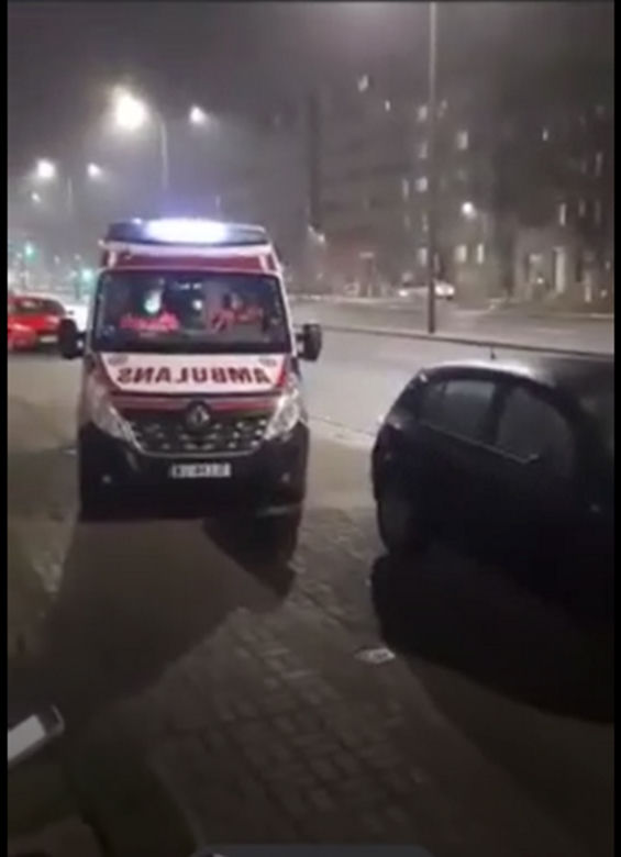 Ratownicy zostawili chorą na ulicy?