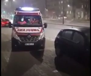 Ratownicy zostawili chorą na ulicy?
