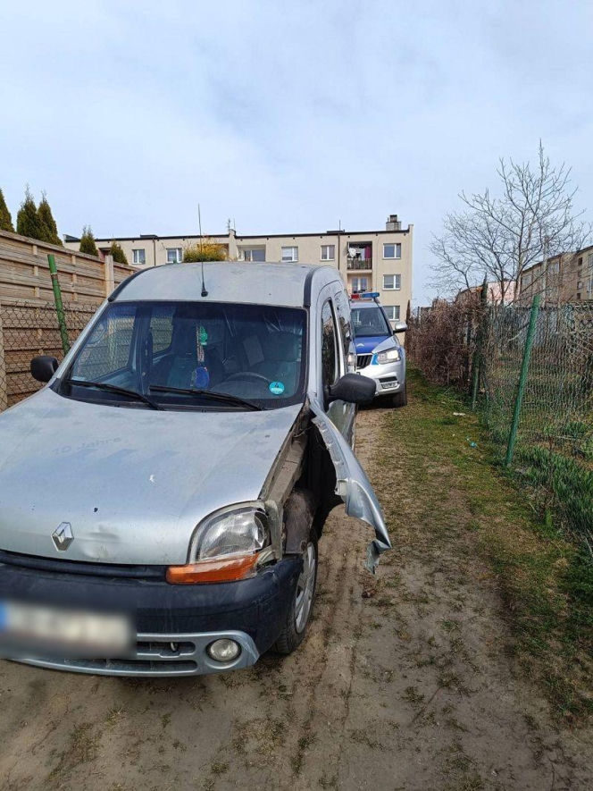 42-letni kierowca próbował uciec, jednak szybko stracił panowanie nad autem i doprowadził do kolizji