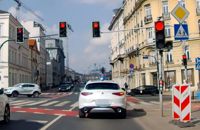 Grażyna Torbicka pruje na czerwonym