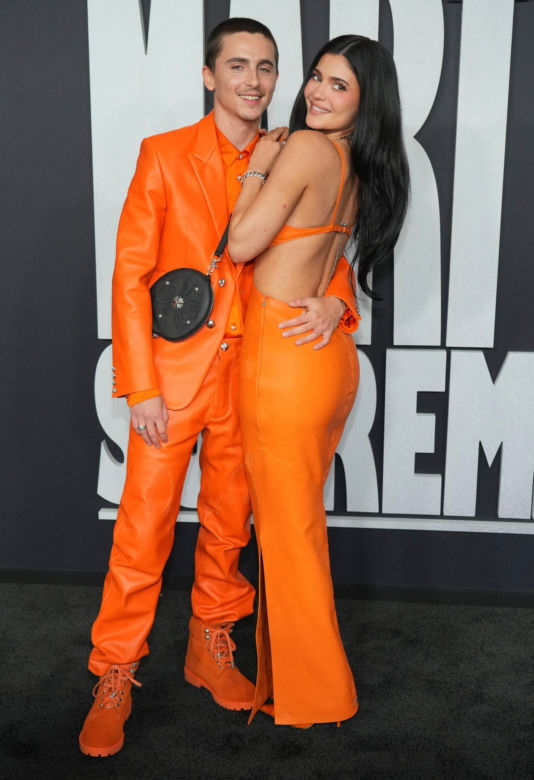 Ubrała się na basen za ćwierć miliona złotych! Zobacz stylizację Kylie Jenner