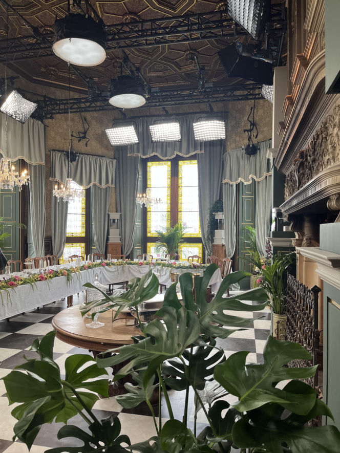 Co naprawdę dzieje się w zamku Zdrajców? Mamy zdjęcia zza kulis hitu TVN!