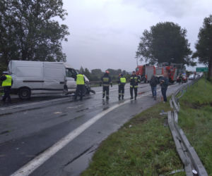 Autobus PKS spadł ze skarpy! 11 osób rannych