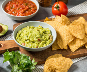 3 dipy do nachosów, które robią robotę – i sprawdzają się też przy grillu