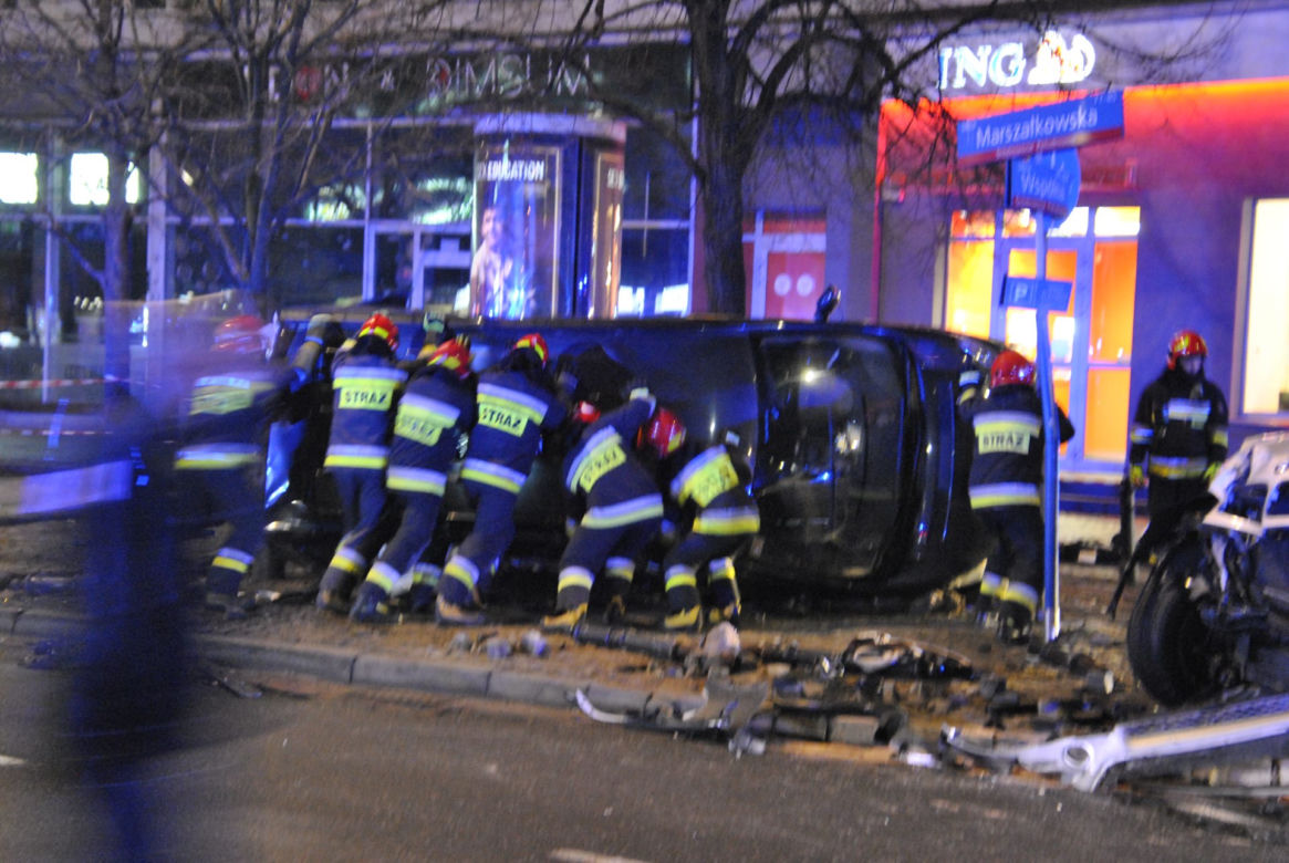 Zderzenie BMW z taksówką na Marszałkowskiej