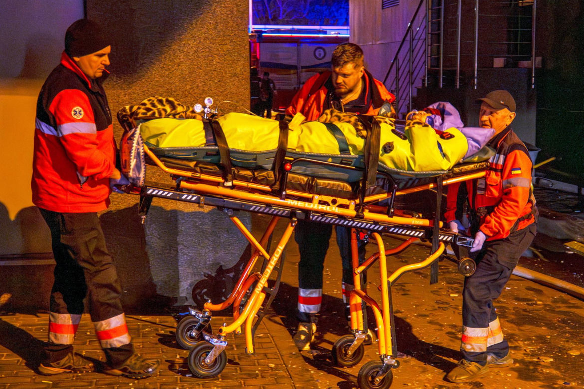 Nocny atak na Kijów! Wielkie eksplozje, płoną bloki