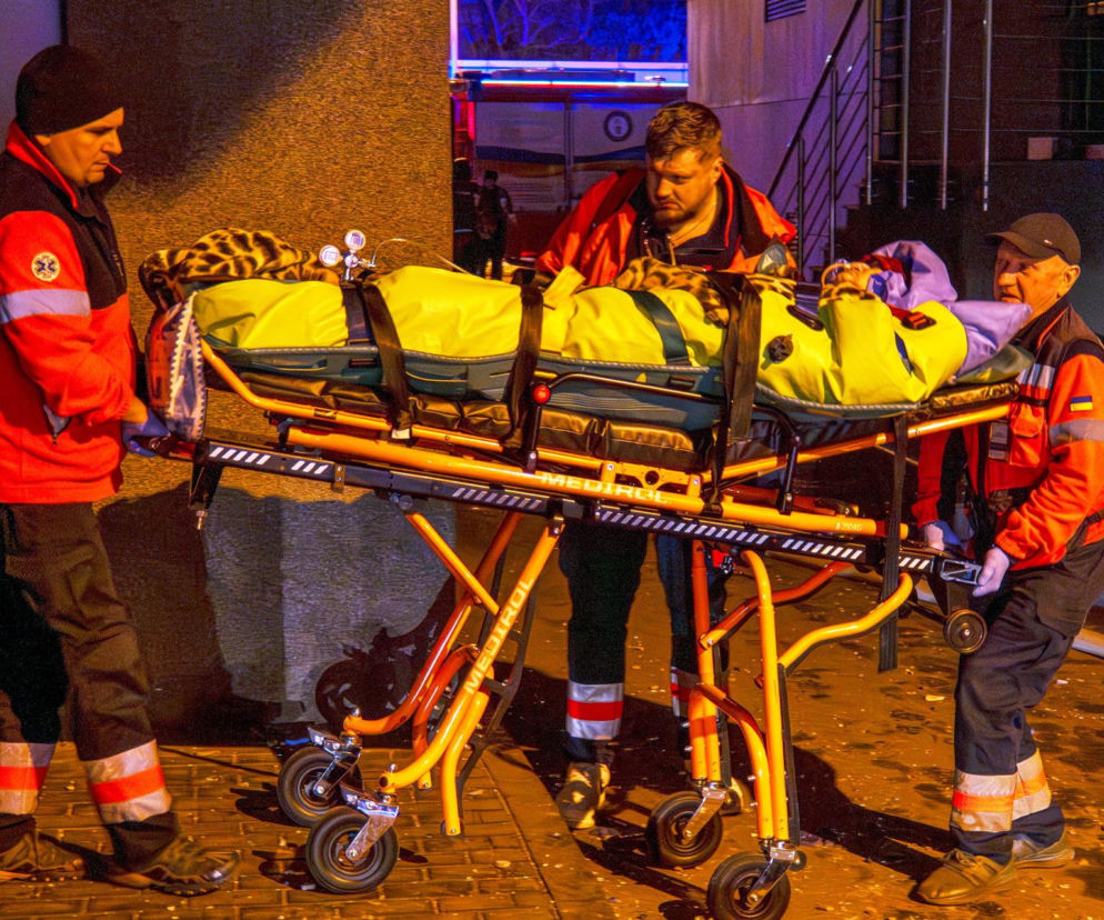 Nocny atak na Kijów! Wielkie eksplozje, płoną bloki