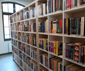  Filia nr 7 Miejskiej Biblioteki Publicznej na placu Matki Teresy w Szczecinie, 9 bm. Biblioteka powstała w XIX-wiecznym odrestaurowanym budynku przy pl. Matki Teresy z Kalkuty