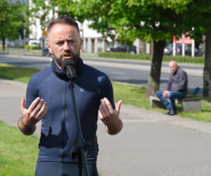 Nietypowy strój prezydenta Warszawy na konferencji prasowej