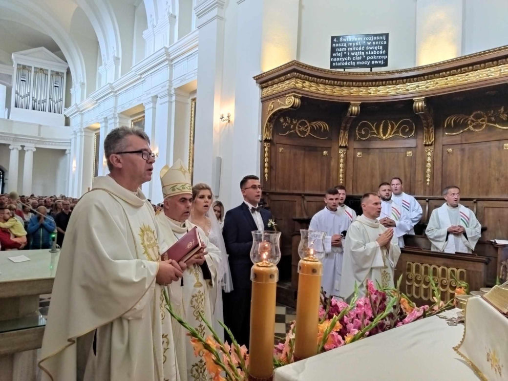 Dawid i Paulina powiedzieli „tak”. Wyjątkowy ślub na lubelskiej pielgrzymce! 
