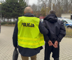 Wyszedł z aresztu po napadzie i znów zaatakował tę samą seniorkę! Zbir nie nacieszyl się wolnością