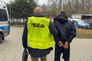 Wyszedł z aresztu po napadzie i znów zaatakował tę samą seniorkę! Zbir nie nacieszyl się wolnością