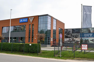 Konferencja prasowa przed Fabryką Broni ŁUCZNIK