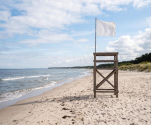 Sinice Dąbki. Czy w Dąbkach można się kąpać 24.07? Flaga, warunki pogodowe