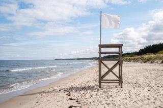 Sinice Dąbki. Czy w Dąbkach można się kąpać 24.07? Flaga, warunki pogodowe