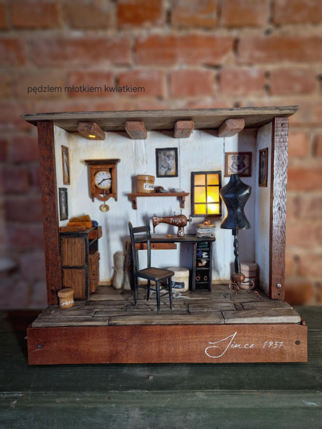 "Pędzlem, młotkiem, kwiatkiem" - bajkowe dzieła Kasi