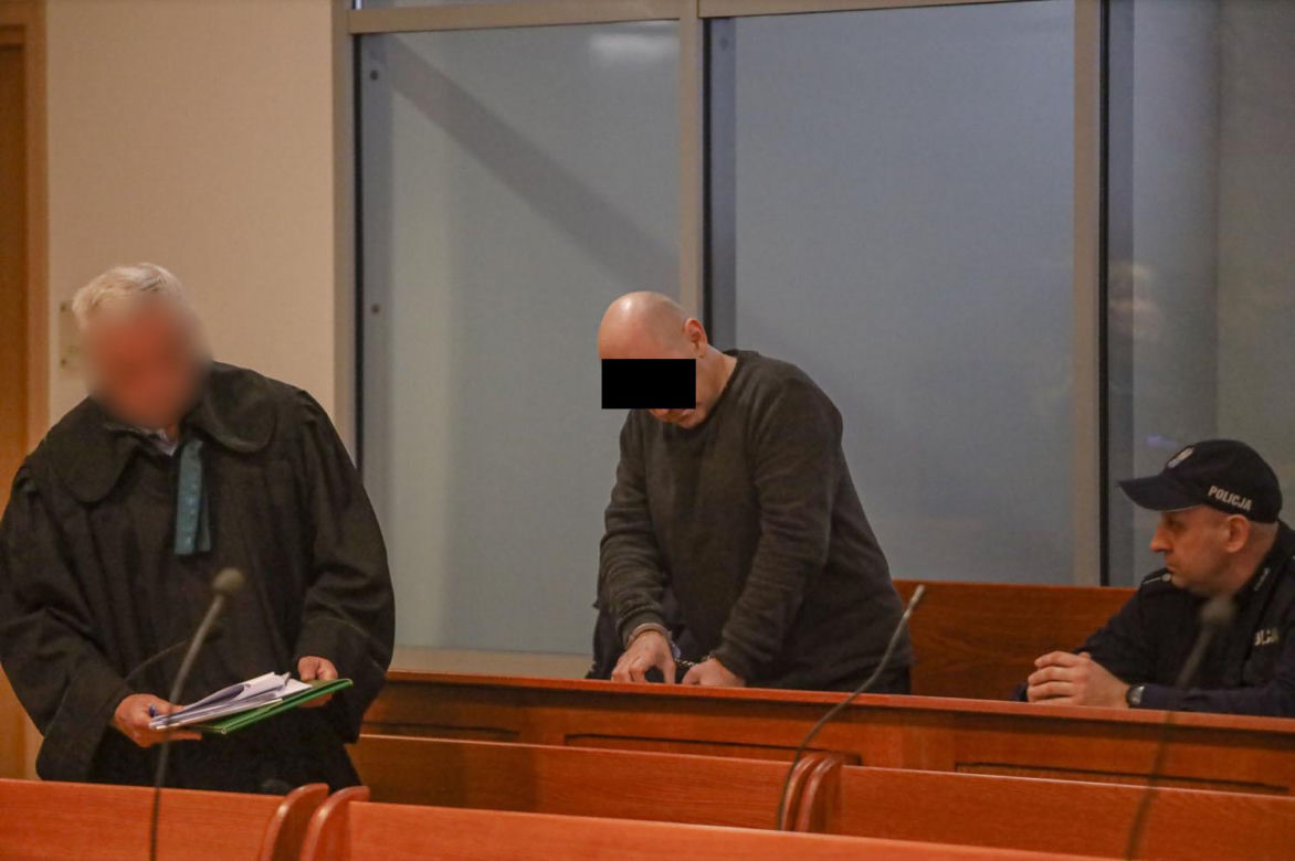 Emerytowany żołnierz wypchnął żonę z balkonu. Sąd nie miał litości!