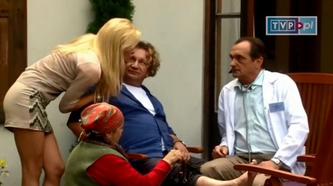 Ranczo 9 sezon odc. 107. Wezół (Wojciech Wysocki), Kusy (Paweł Królikowski), Babka (Grażyna Zielińska), Monika (Emilia Komarnicka)